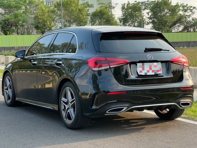 2022 Mercedes Benz A180 1.3 才跑不到4萬！、原版件、無泡水 質感小車、小小的空間給你大大的駕  第4張相片