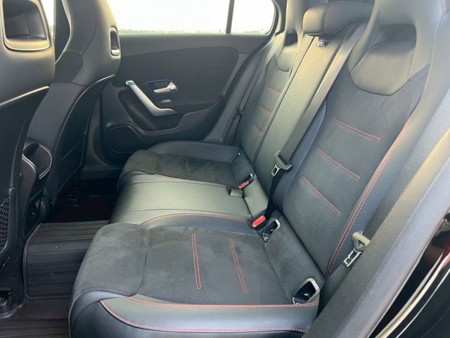 2022 Mercedes Benz A180 1.3 才跑不到4萬！、原版件、無泡水 質感小車、小小的空間給你大大的駕  第6張相片