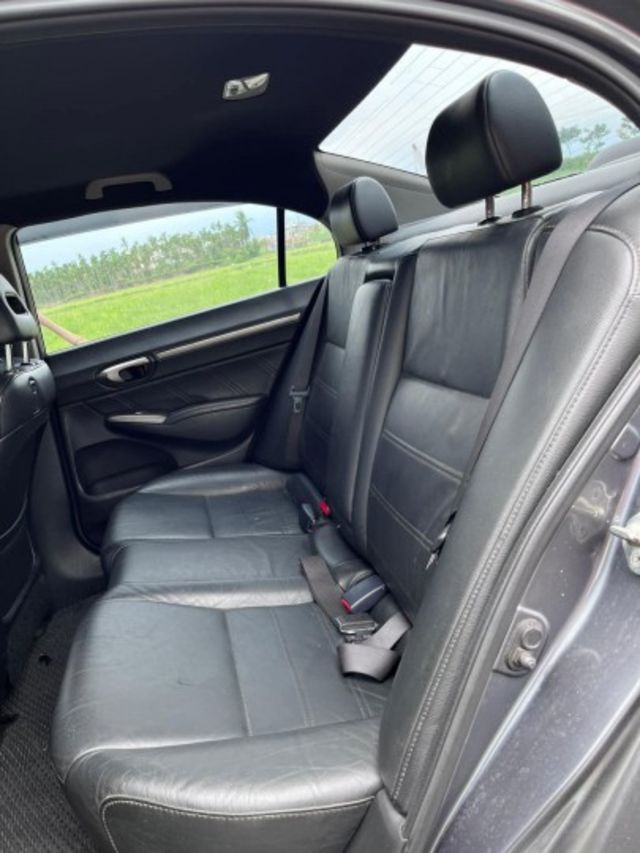 2009 Honda K12 1.8 VTI-S  渦輪車 全車精品 卡夢引擎蓋 此車為性能車，不附任何保證保固  第5張相片