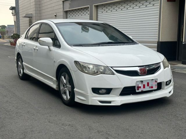 2011 Honda Civic K12 1.8 白 換上帥帥的空力套件 等帥帥的你來開~  第1張相片