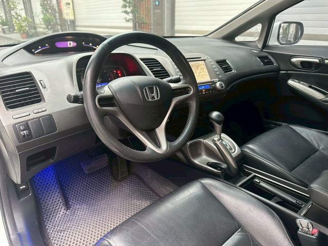 2011 Honda Civic K12 1.8 白 換上帥帥的空力套件 等帥帥的你來開~  第5張相片