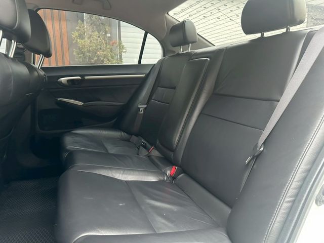 2011 Honda Civic K12 1.8 白 換上帥帥的空力套件 等帥帥的你來開~  第8張相片
