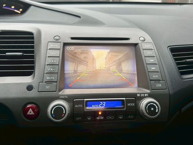 2011 Honda Civic K12 1.8 白 換上帥帥的空力套件 等帥帥的你來開~  第9張相片