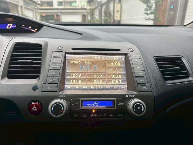 2011 Honda Civic K12 1.8 白 換上帥帥的空力套件 等帥帥的你來開~  第10張相片