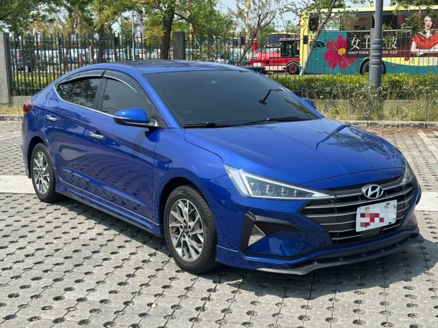 2020 Hyundai Elantra GLS 僅跑5.7萬保證里程、原版件、無泡水 重點配備：跟車定速系統、一鍵啟動  第2張相片