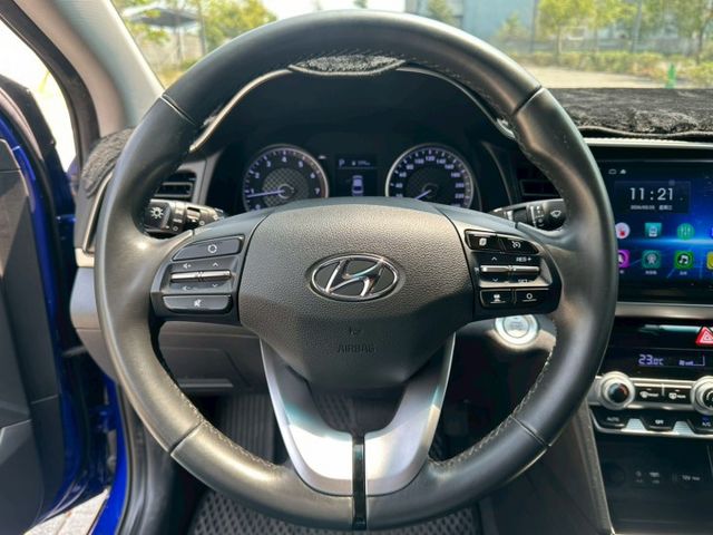 2020 Hyundai Elantra GLS 僅跑5.7萬保證里程、原版件、無泡水 重點配備：跟車定速系統、一鍵啟動  第8張相片