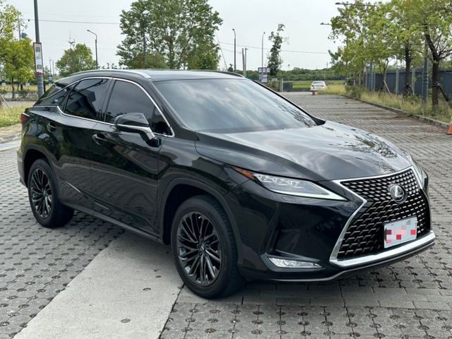 2022 Lexus RX300 黑 保證里程、原版件、無泡水 重點配備：駕駛座電動記憶座椅、雙前通風椅、無線充電器  第2張相片