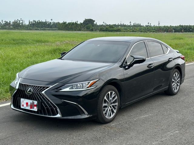 2022 Lexus ES200  保證里程、原版件、無泡水 內外氣氛極佳 等你來賞車~  第1張相片