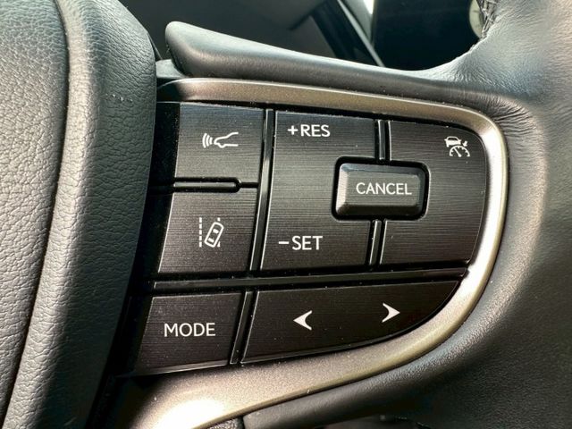 2022 Lexus ES200  保證里程、原版件、無泡水 內外氣氛極佳 等你來賞車~  第8張相片