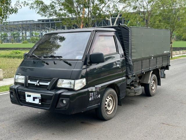 2017 Mitsubishi DELICA 黑 跑超少！才跑11萬保證里程、無泡水 電動升降尾門、雙邊棚與車頭齊高  第5張相片