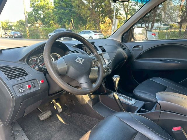 2016 Mitsubishi Zinger 2.4貨車牌2人座 僅跑12.2萬保證里程、無重大事故、無泡水 後座空間大  第5張相片