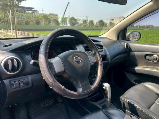 2011 Nissan Livina 1.6灰 僅跑18.7萬保證里程、無泡水、無重大事故 後座可6/4分離、通勤代步的  第4張相片