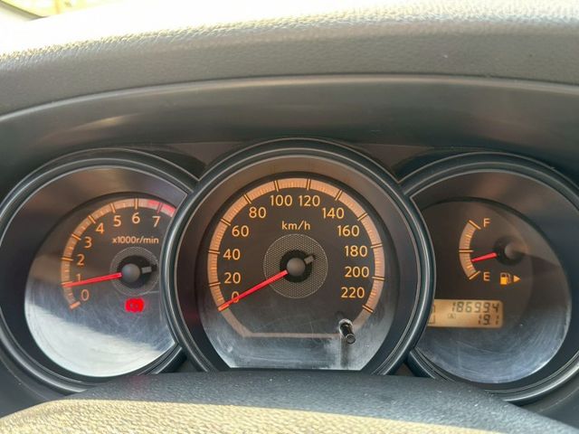 2011 Nissan Livina 1.6灰 僅跑18.7萬保證里程、無泡水、無重大事故 後座可6/4分離、通勤代步的  第5張相片