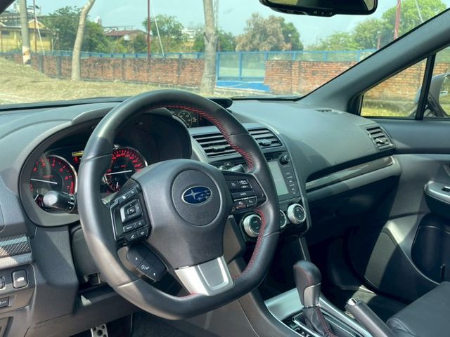 2016 Subaru WRX 2.0渦輪+四驅 僅跑10.6萬而已 里程保證 保證無重大事故 無泡水 已認證 改裝排氣  第6張相片