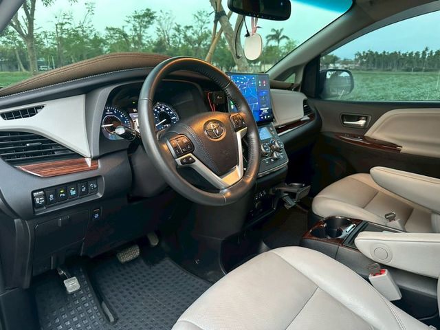 2015 Toyota Sienna Limited 7人座 才跑3.3萬保證里程 後座還有嬰兒座椅 居家好男人  第5張相片