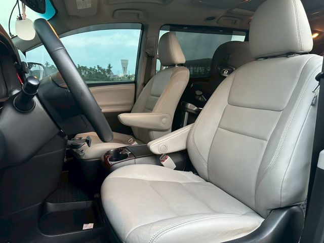 2015 Toyota Sienna Limited 7人座 才跑3.3萬保證里程 後座還有嬰兒座椅 居家好男人  第6張相片