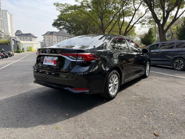 2019 Toyota Altis 黑 保證里程10.5萬、原版件、無泡水 重點配備：摸門解鎖、一鍵啟動、安卓機、倒車顯  第4張相片