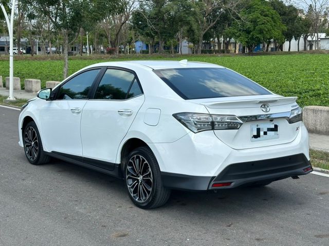 2016 Toyota Altis X版 僅跑14.7萬保證里程 X版獨特空力套件  第4張相片