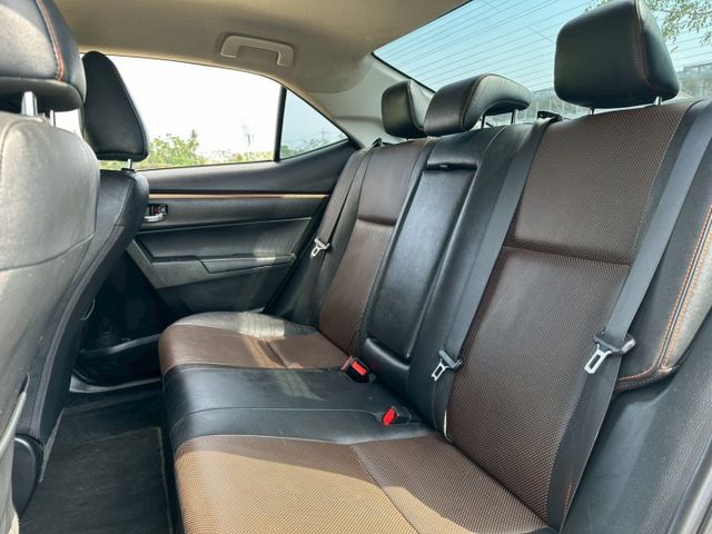 2016 Toyota Altis X版 僅跑14.7萬保證里程 X版獨特空力套件  第9張相片