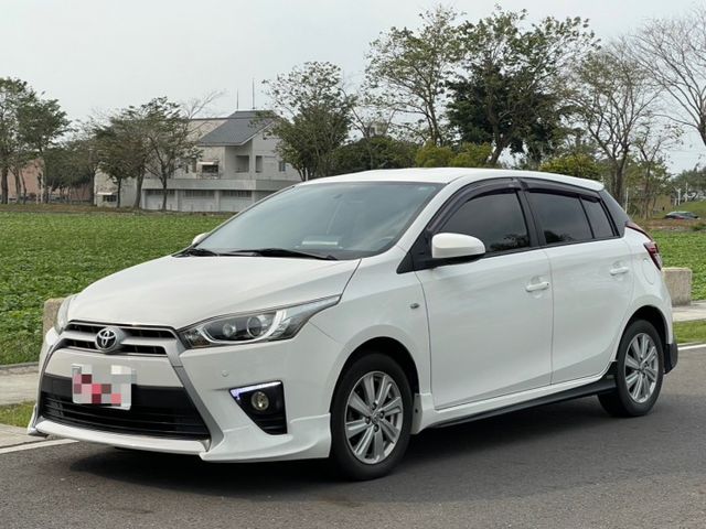 2015 Toyota Yaris 1.5 白 僅跑12萬公里 里程保證 定時定期保養 原版件 無重大事故 無泡水  第1張相片