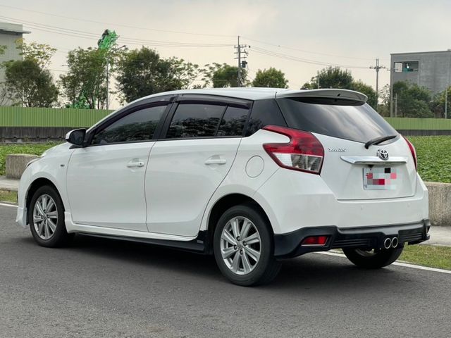 2015 Toyota Yaris 1.5 白 僅跑12萬公里 里程保證 定時定期保養 原版件 無重大事故 無泡水  第2張相片