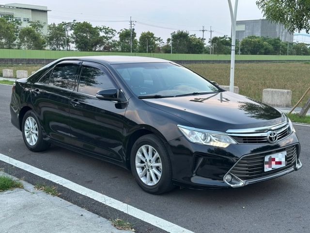 2015 Toyota Camry 2.0黑 僅跑15.4萬保證里程、原版件、無泡水 我知道這是經典版的，限時優惠買車直  第2張相片