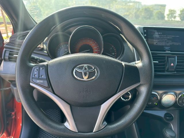 2014 Toyota Yaris 璀璨橘 僅跑10.6萬保證里程、無重大事故、無泡水  第7張相片