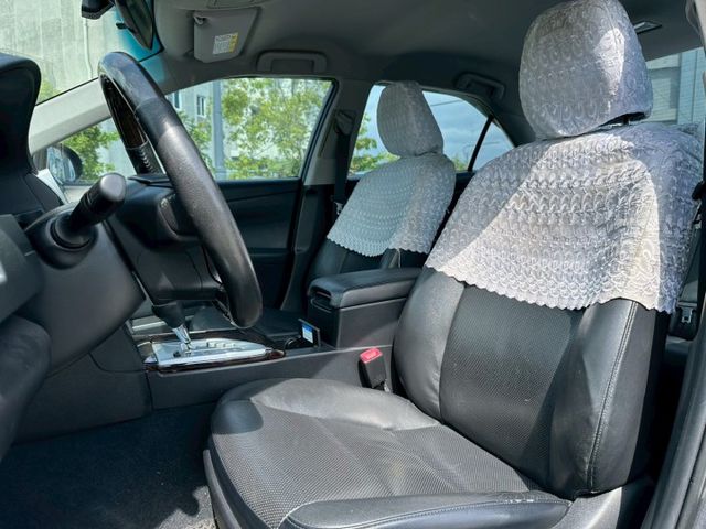 2013 Toyota Camry 2.5油電 僅跑8.9萬保證里程、無重大事故、無泡水 重點配備：一鍵啟動、摸門解鎖  第3張相片