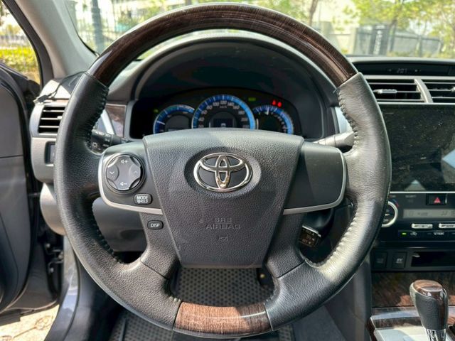 2013 Toyota Camry 2.5油電 僅跑8.9萬保證里程、無重大事故、無泡水 重點配備：一鍵啟動、摸門解鎖  第8張相片