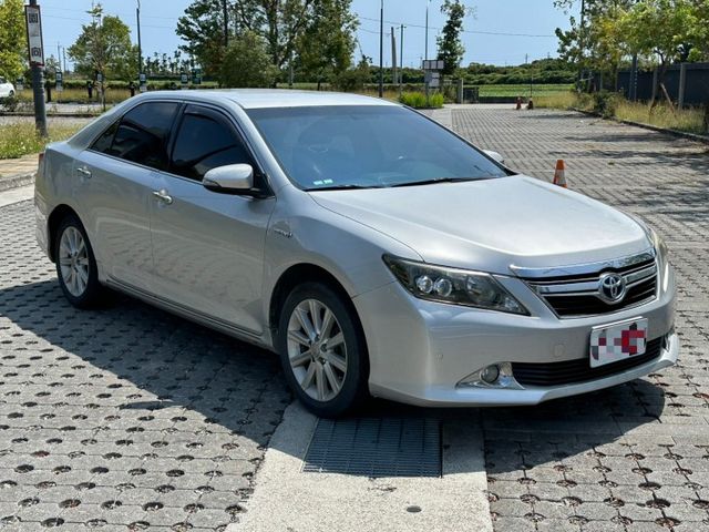 2014 Toyota Camry 2.5油電 保證里程、無泡水、原版件 重點配備：摸門解鎖、一鍵啟動、恆溫空調  第2張相片