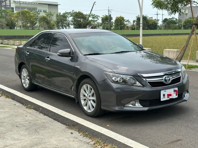 2012 Toyota Camry 油電 灰 僅跑17萬保證里程、無泡水 重點配備：定速系統、恆溫空調、一鍵啟動、摸門解  第2張相片