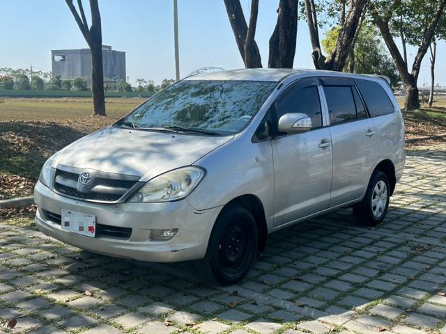 2015 Toyota Innova 2.0 銀 保證里程、無重大事故、無泡水 重點配備：倒車顯影、娛樂顯示屏幕、後座傾  第1張相片