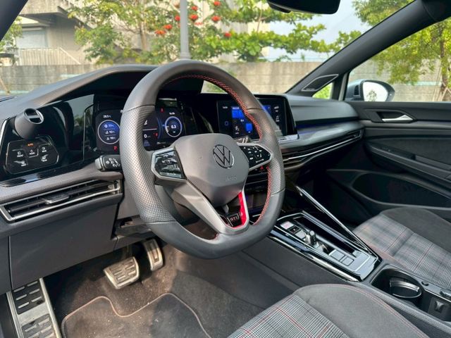 2024 Volkswagen Golf GTI 2.0 僅跑1.6萬 里程保證 原廠保養 原廠保固 原版件  第5張相片