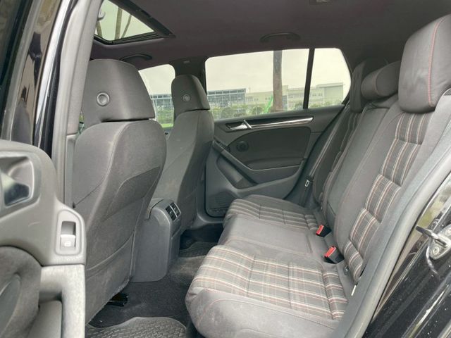 2010 Volkswagen Golf GTI 2.0 黑色 僅跑13.4萬 里程保證  經典GTI小鋼炮 整台原汁原  第6張相片