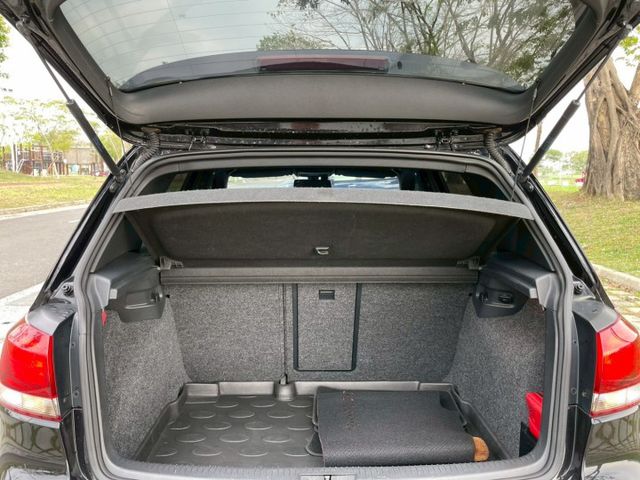 2010 Volkswagen Golf GTI 2.0 黑色 僅跑13.4萬 里程保證  經典GTI小鋼炮 整台原汁原  第11張相片