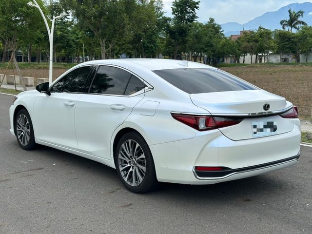 2018 Lexus ES250 炫彩白（原色極光鈦） 保證里程9.5萬、無重大事故、無泡水 重點配備：跟車定速系統、雙  第4張相片