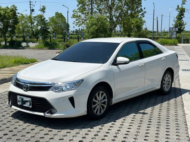 2019 Toyota Camry 2.0 白 僅跑18.5萬保證里程、無重大事故、無泡水 重點配備：恆溫空調、安卓機  第1張相片