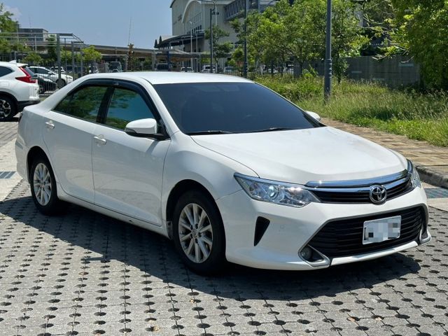 2019 Toyota Camry 2.0 白 僅跑18.5萬保證里程、無重大事故、無泡水 重點配備：恆溫空調、安卓機  第2張相片