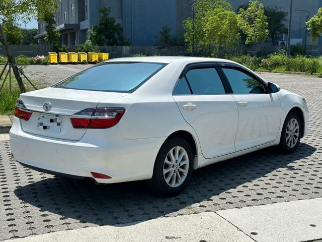 2019 Toyota Camry 2.0 白 僅跑18.5萬保證里程、無重大事故、無泡水 重點配備：恆溫空調、安卓機  第3張相片