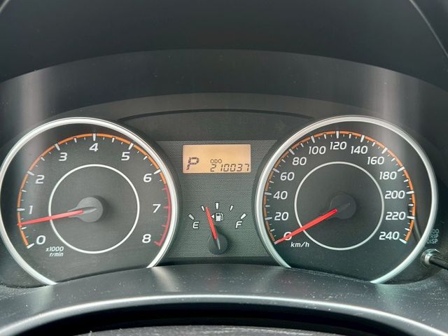 2013 Toyota Wish 2.0豪華版 僅跑21萬保證里程、原版件、無泡水 重點配備：摸門解鎖、一鍵啟動、恆溫空  第4張相片