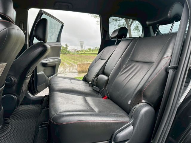 2013 Toyota Wish 2.0豪華版 僅跑21萬保證里程、原版件、無泡水 重點配備：摸門解鎖、一鍵啟動、恆溫空  第7張相片