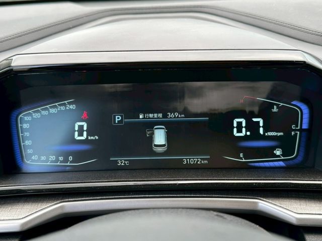 原廠保固中~2024 Hyundai Custin GLT-B 1.5白 僅跑3.1萬保證里程、原版件、無泡水  第9張相片