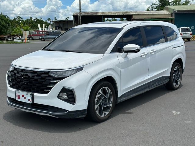 2024 Hyundai Custin GLT-B 1.5白 僅跑3.1萬保證里程、原版件、無泡水 重點配備：全景天窗（  第2張相片