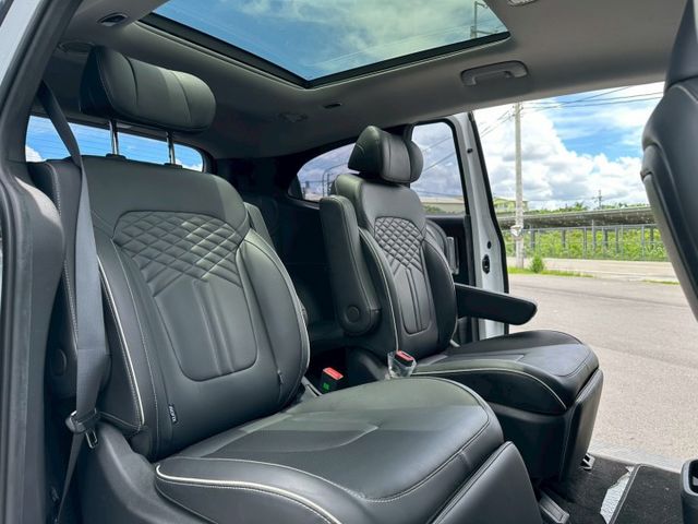 2024 Hyundai Custin GLT-B 1.5白 僅跑3.1萬保證里程、原版件、無泡水 重點配備：全景天窗（  第6張相片