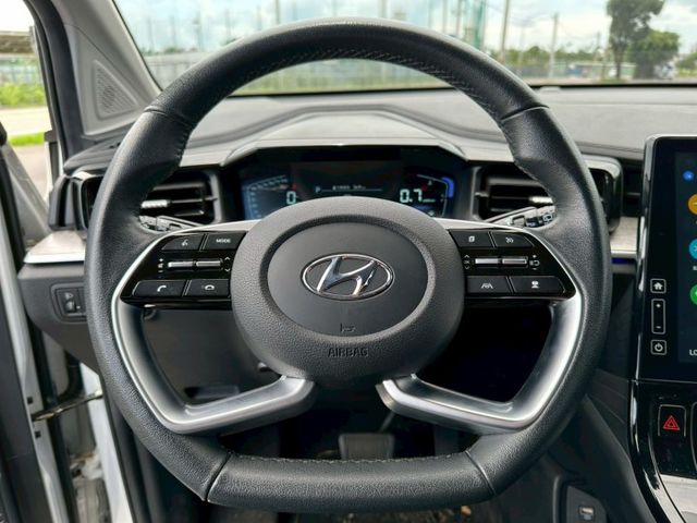 2024 Hyundai Custin GLT-B 1.5白 僅跑3.1萬保證里程、原版件、無泡水 重點配備：全景天窗（  第8張相片