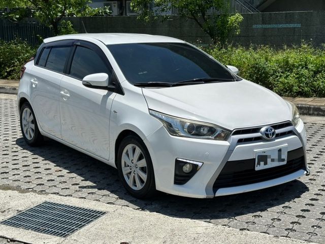 2016 Toyota Yaris 白 僅跑15.7萬保證里程、無泡水、定期保養 重點配備：倒車顯影、藍芽主機  第1張相片