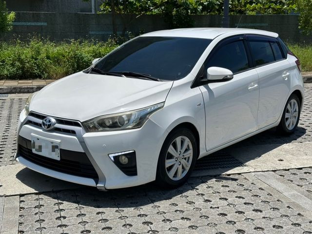 2016 Toyota Yaris 白 僅跑15.7萬保證里程、無泡水、定期保養 重點配備：倒車顯影、藍芽主機  第2張相片