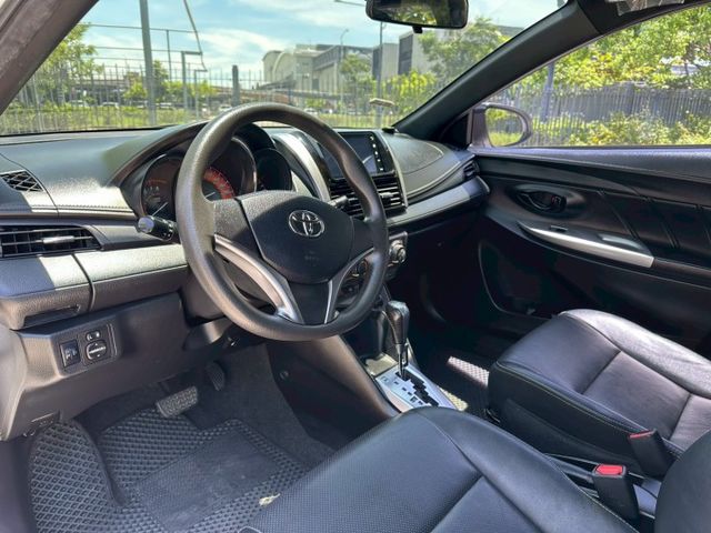 2016 Toyota Yaris 白 僅跑15.7萬保證里程、無泡水、定期保養 重點配備：倒車顯影、藍芽主機  第5張相片