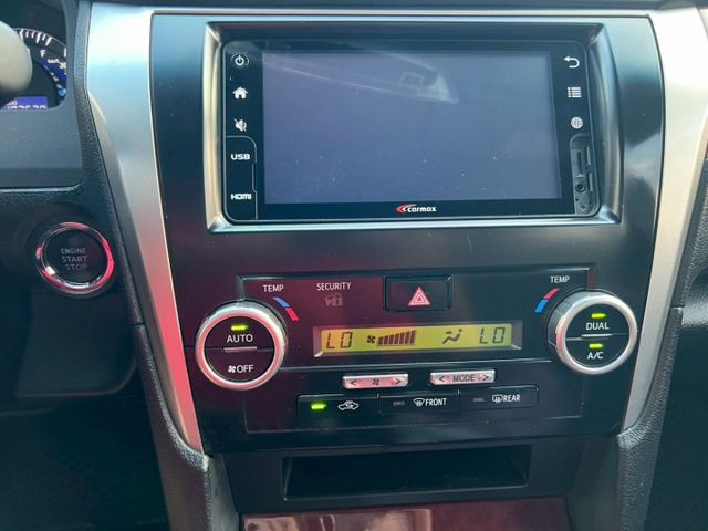 2014 Toyota Camry 2.0 僅跑19萬保證里程、無重大事故、無泡水 重點配備：摸門解鎖、一鍵啟動、藍芽娛  第10張相片