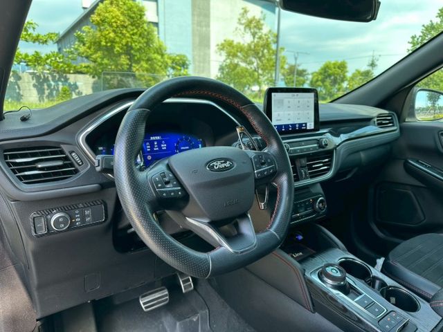 2023 Ford KUGA 2.0 4WD ST-Line 僅跑5.4萬保證里程、原版件、無泡水 重點配備：換檔撥片  第6張相片